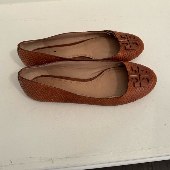 Tory Burch Flats Lowell 2 Brown Glossy Snake size 9 - Picture 2 of 3
